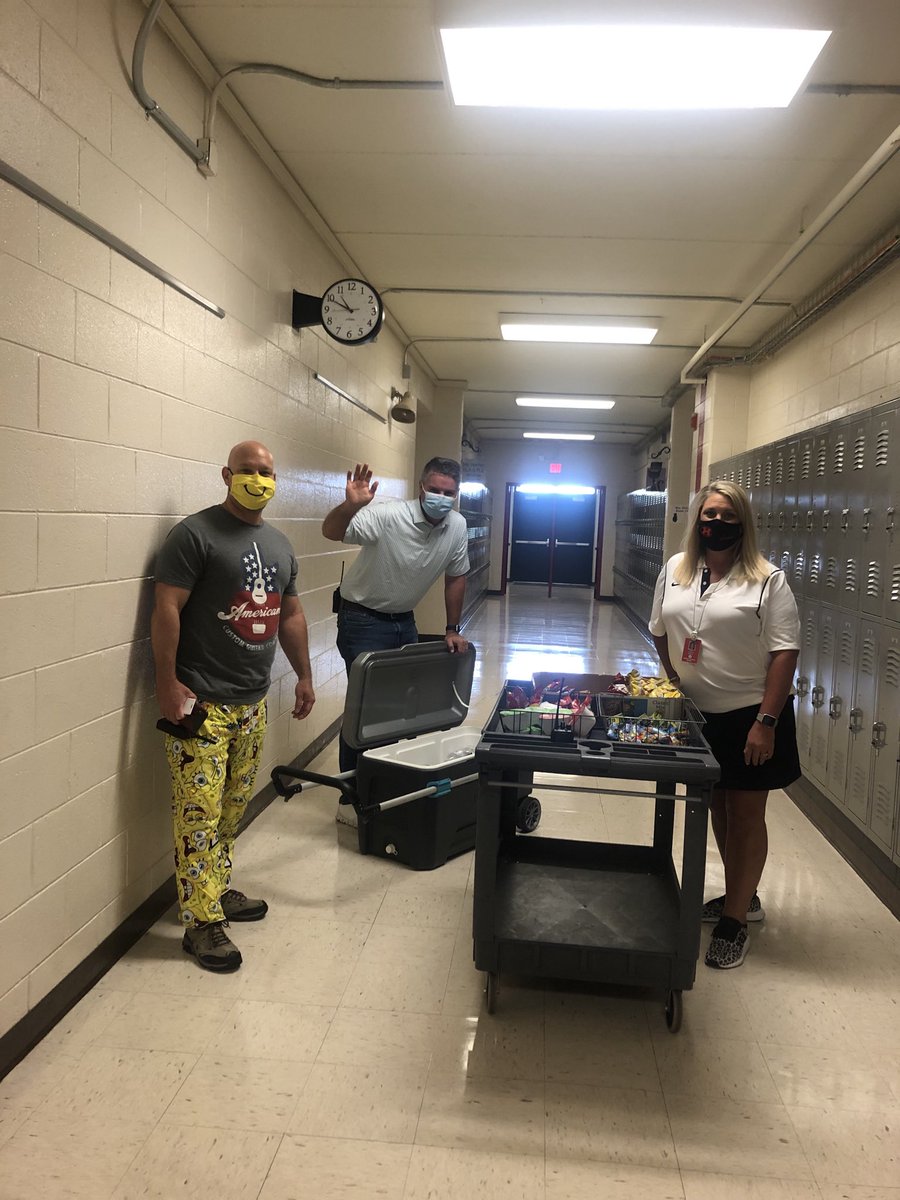 Taking care of the awesome HMS teachers with a Friday treat to the snack and caffeine cart.  #HMShasit ⁦⁦<a href="/HallsMiddle/">Halls Middle School</a>⁩ ⁦@hms_walsh⁩ ⁦@HMSAP_AD⁩