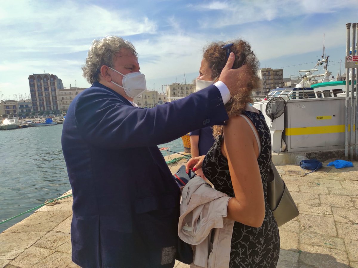 Gianna Elisa Berlingerio (@gianna_elisa) on Twitter photo Solo insieme si può. Anzi, CON. Per la nostra splendida Puglia, per tutte le donne e gli uomini che la amano. Andiamo a vincere con <a href="/micheleemiliano/">Michele Emiliano</a> Presidente. #lavoroinpuglia #lapugliacelafa #BerlingerioLongo2020 #Emilianopresidente #ElezioniRegionali2020 Solo insieme si può. Anzi, CON. Per la nostra splendida Puglia, per tutte le donne e gli uomini che la amano. Andiamo a vincere con <a href="/micheleemiliano/">Michele Emiliano</a> Presidente. #lavoroinpuglia #lapugliacelafa #BerlingerioLongo2020 #Emilianopresidente #ElezioniRegionali2020