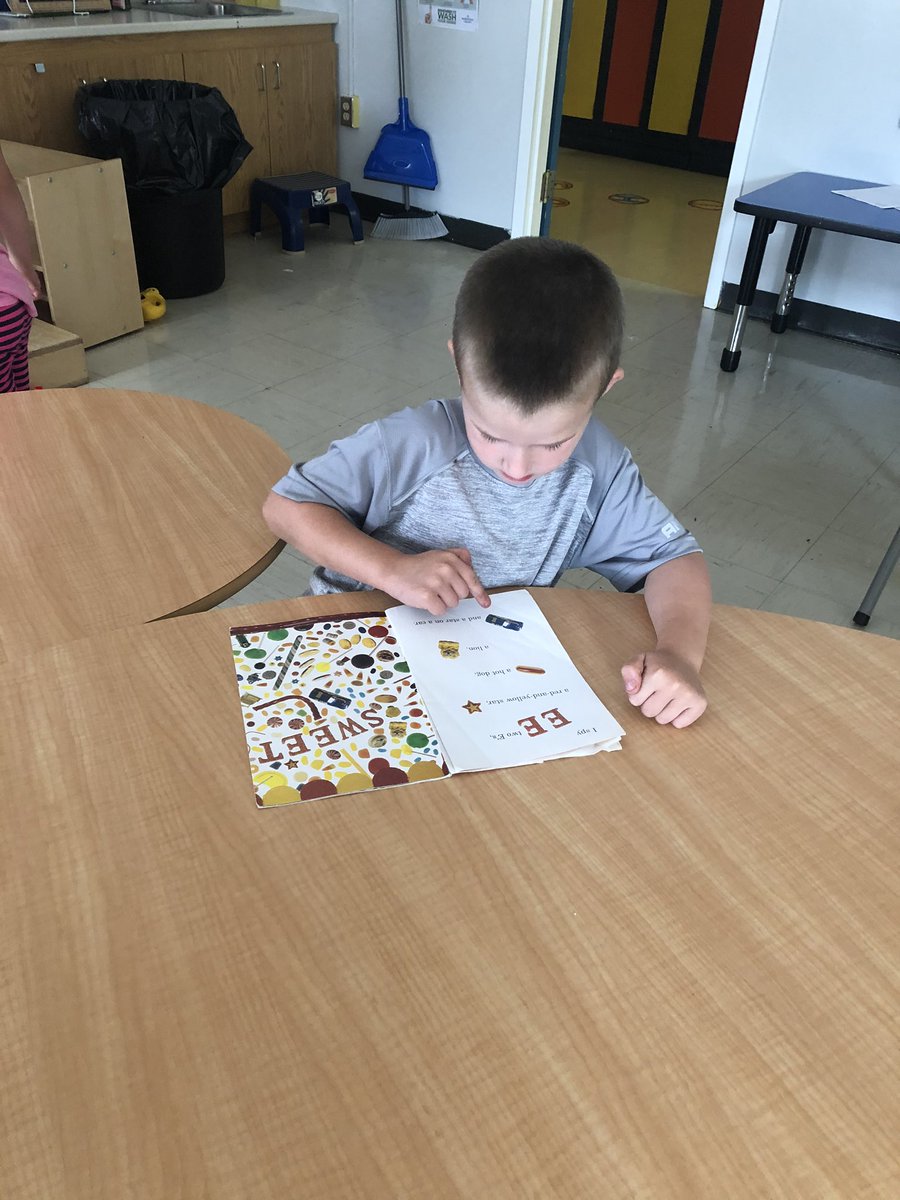 SueAnnEvans75's tweet photo. Caught reading today 😉❤️Love it!! #conceptsofprint @ICSColliers @NLESDLit https://t.co/3y5BjB8osv