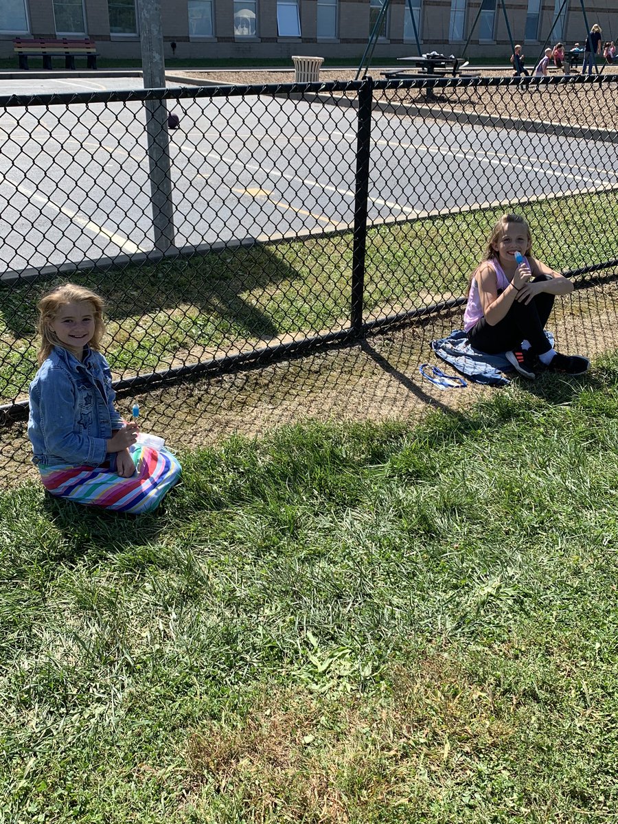 Fifth graders @ameliatigers enjoyed a treat today for awesome behavior!  <a href="/WCConnects/">Stephen</a>
