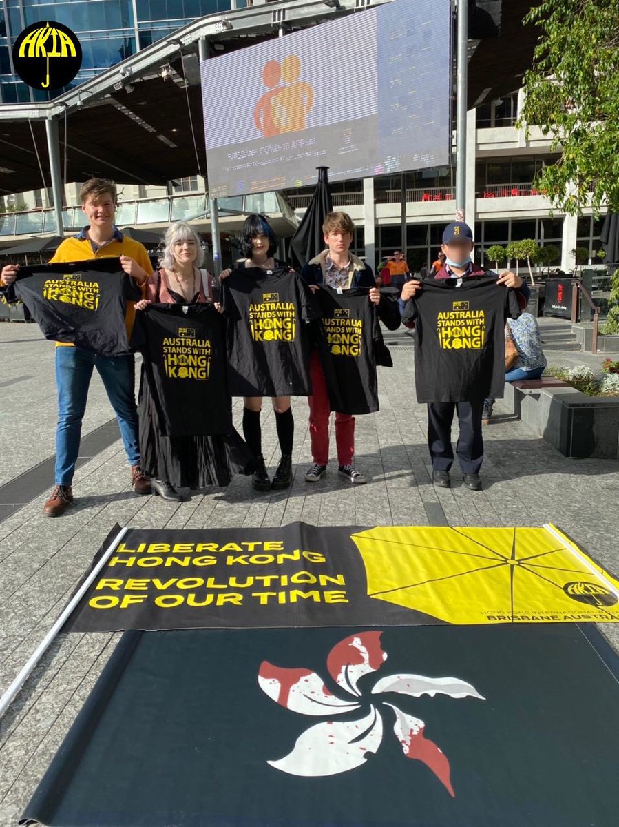HKIAbrisbane's tweet photo. #FridaysForFreedom
Yesterday for our #FridaysForFreedom campaign, we went to the Brisbane city and gifted the “Australia Stands With Hong Kong" t-shirts to express our gratitude towards supporters for showing solidarity with us. https://t.co/veBfmNadVc