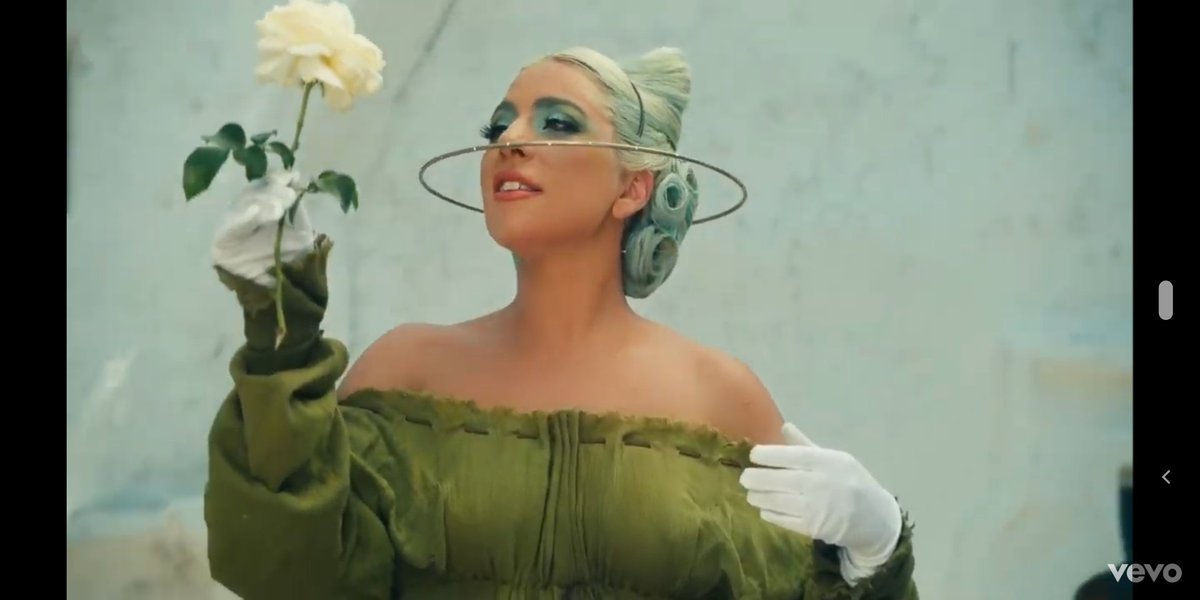 weird_brasil's tweet photo. LADY GAGA SERVIU NOS LOOKS E NÃO CHOCA NINGUEM #911video #911MusicVideo https://t.co/WQeCyQvSur