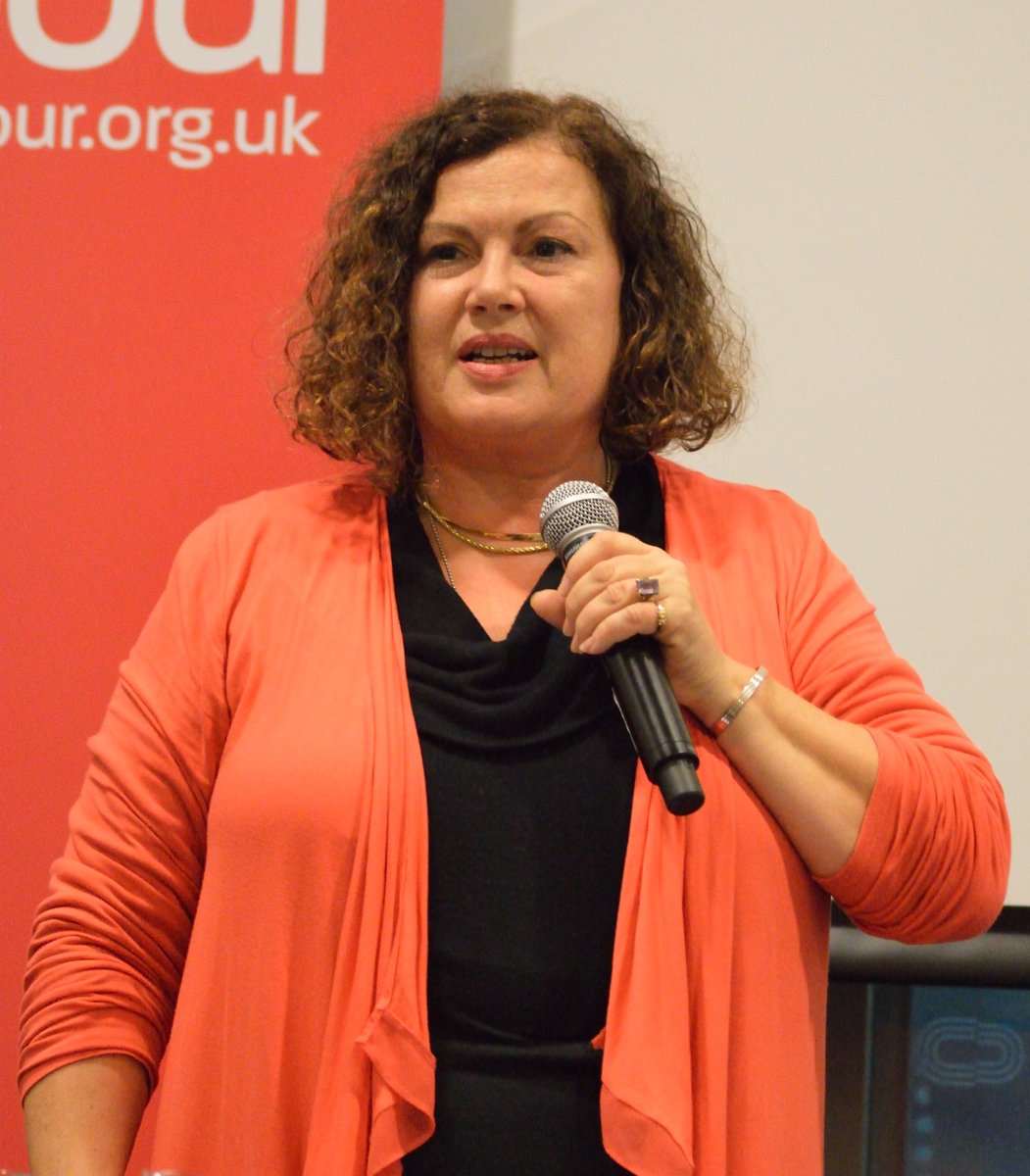 RIVERSIDE REPORTS at 6pm 

2 Council Leaders <a href="/Gareth_Roberts_/">Gareth Roberts</a> &amp; <a href="/cllr_alambritis/">Cllr Stephen Alambritis MBE</a> 
1 MP <a href="/S_Hammond/">Stephen Hammond</a> for Wimbledon 
1 London Assembly Member <a href="/LeonieC/">Leonie Cooper AM</a> 

With all the local news for SW London 

#Richmond #Wandsworth #Merton #Lambeth 

RiversideRadio.com / DAB / Smart Speaker