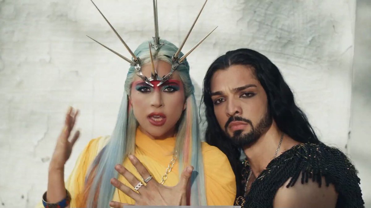 RDTLadyGaga's tweet photo. #911video é o assunto mais comentado do momento no Twitter mundial. https://t.co/6AdS16WcDJ