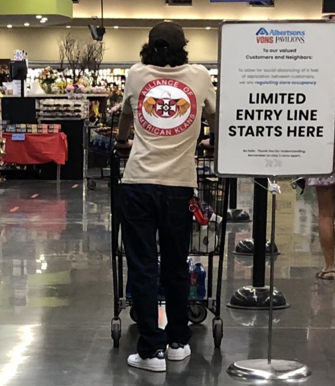 dDingleDesigns's tweet image. What the actual fuck? Don’t think racism is an issue? This is in San Diego right now!!!! #KKKSanDiego #FuckRacists #TrumpsAmerica #DomesticTerrorism