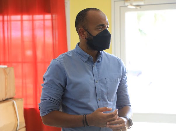Je me suis rendu à l'Hôpital Amissa-Bongo de #Franceville. En tant que citoyen et fils de la province, j’y ai fait un don de médicaments, de masques et d’équipements destinés aux soins dentaires. Et d’ici un mois, un dentiste sera de retour à Franceville. #Gabon #HautOgooue
