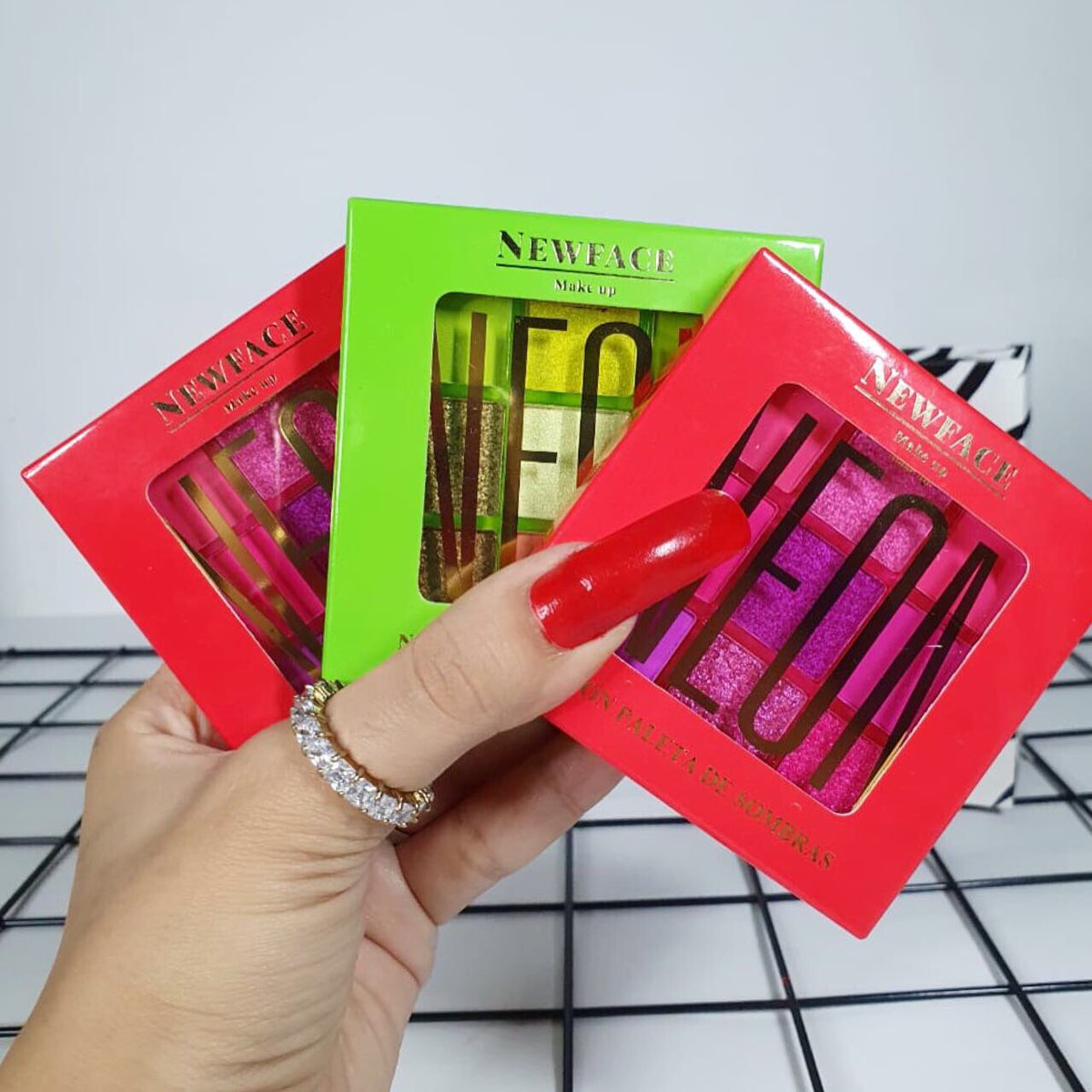 storesweaty's tweet photo. reposição das nossas queridas paletas neon da new face, a paleta mais vendida e conhecida da #swstore, adquira já a sua por apenas $20 neste fim de semana! https://t.co/4jG8tCdtB9