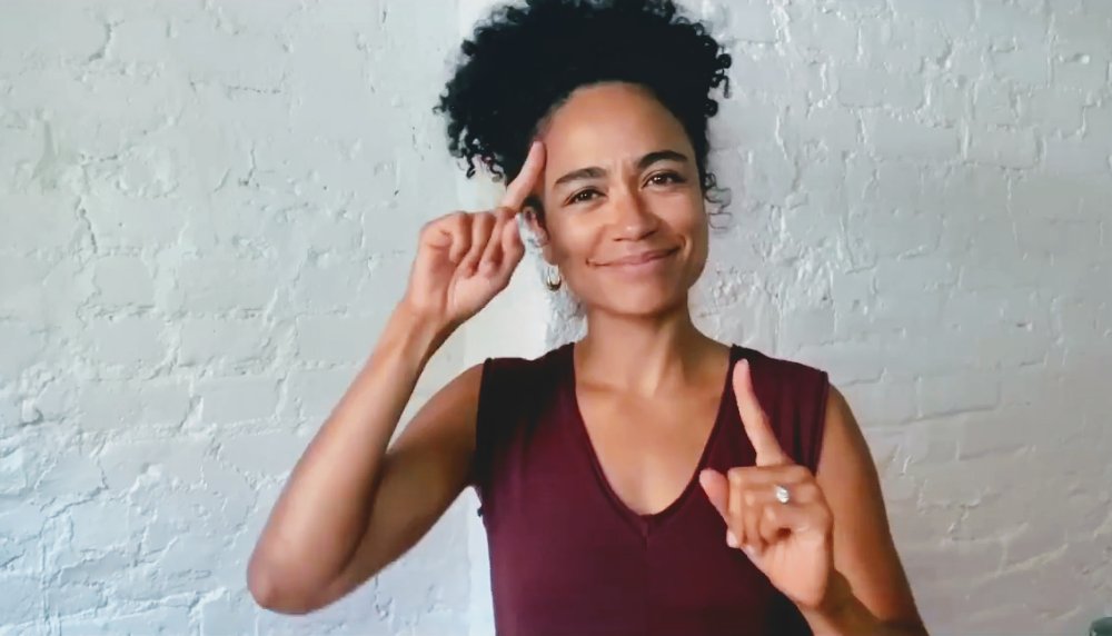 guiss89's tweet image. #laurenridloff #livefromthelibrary #DeafAwarenessMonth ❤️❤️