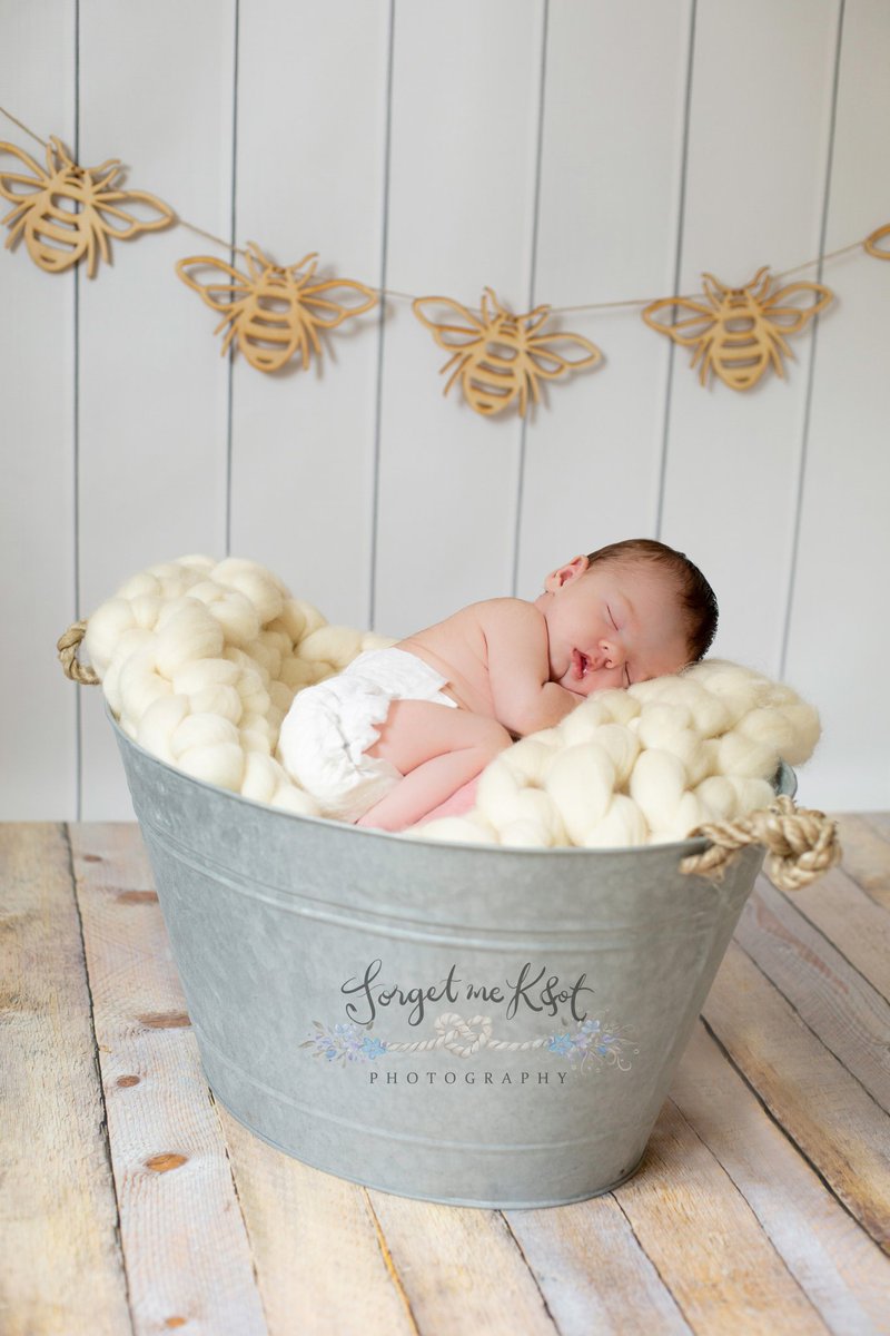 ForgetOt's tweet image. #photography #newbornphotography #forgetmeknotphotography #medway
#kent #Rochester #Gillingham #londonphotographer #cute #babyboy #lightandairyphotography #cute #natural #edits #tinbath #backdrop #nappybeauty #bees #honey