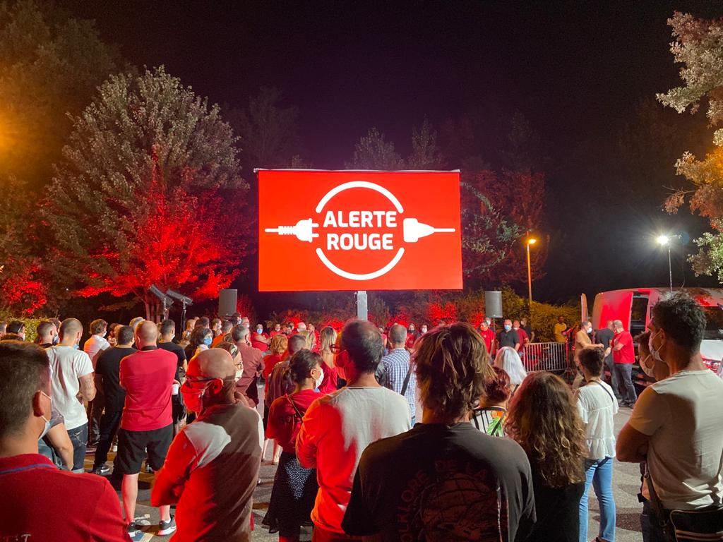 Emmanuel Macron a dit : « Nous devons apprendre à #vivre avec le virus. » Nous disons : « Laissez-nous #travailler avec le virus ! » #FaitesNousConfiance #AlerteRouge #eventprofs