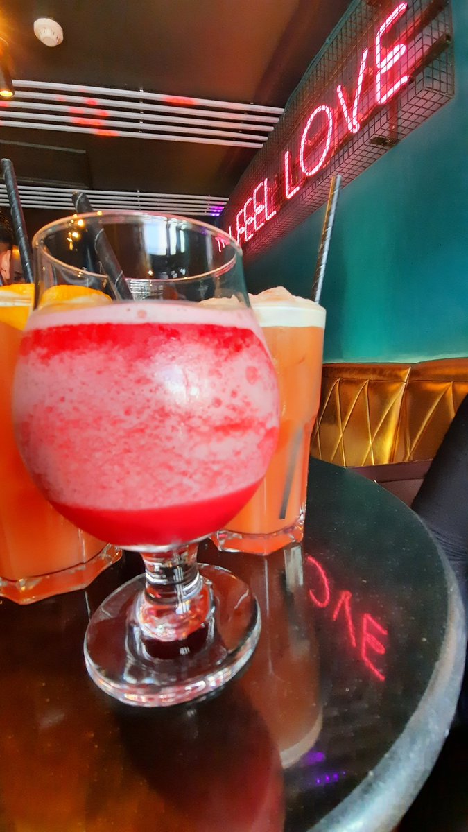 Laursa83's tweet photo. Kicking off our week off with our favourite cocktails @BeAtOneBarπΉπΈβ₯π©ββ€οΈβπ© #loveyou #9wholedays https://t.co/nLRoj2UuWT