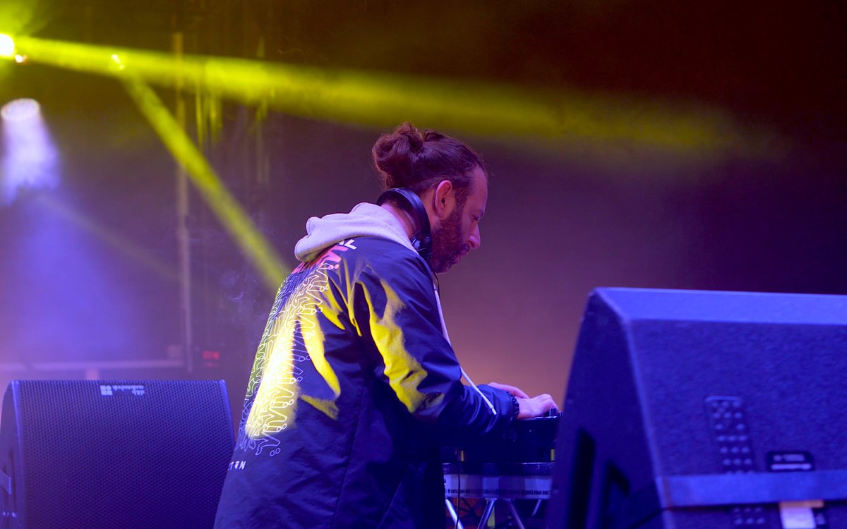 VirginMoney's tweet image. To celebrate what has been an incredible run of live music, @chaseandstatus - the kings of drum and bass - brought their high octane live performance to the Toon, taking the final @VMUnityArena show out in style.

Here are the best bits from their live set 🔊🔊🔊 #vmunityarena
