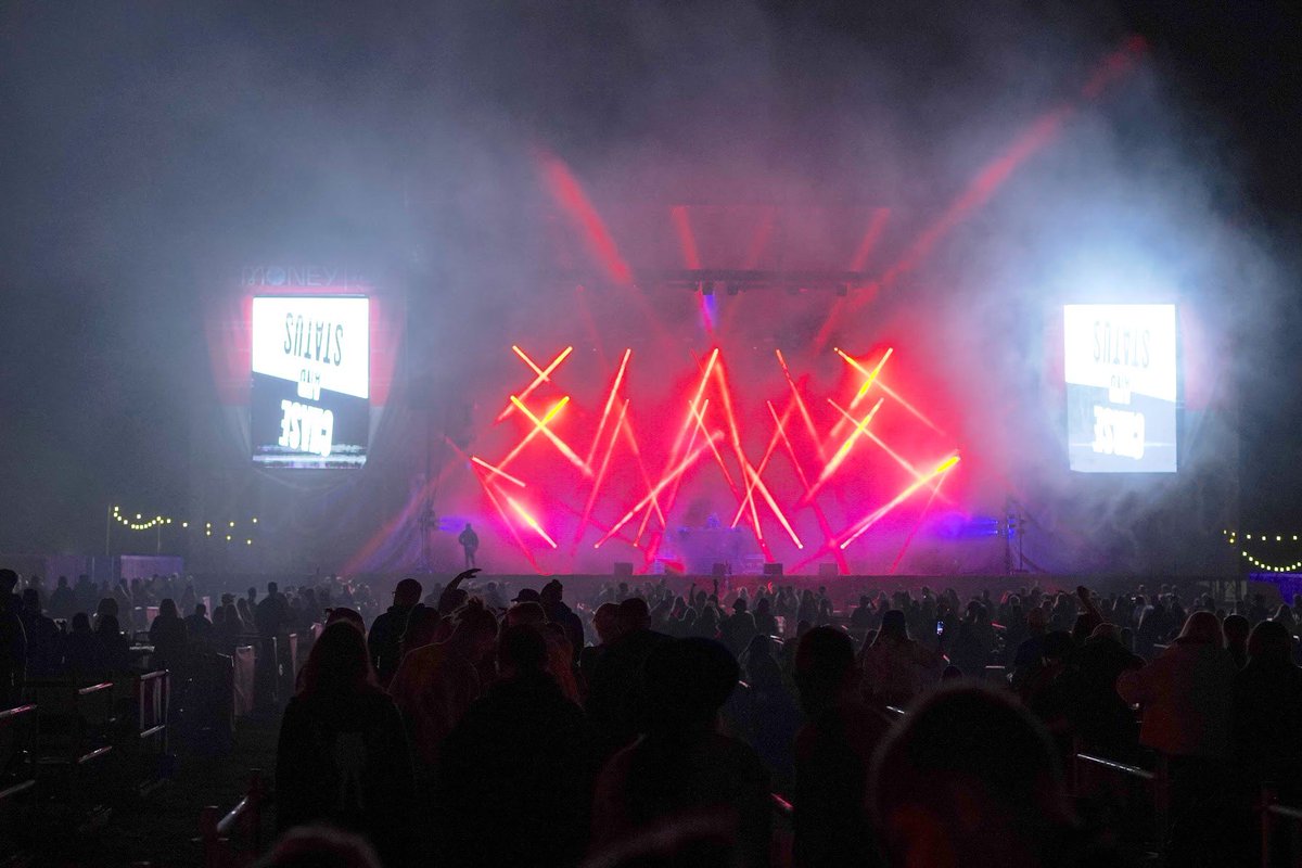 VirginMoney's tweet image. To celebrate what has been an incredible run of live music, @chaseandstatus - the kings of drum and bass - brought their high octane live performance to the Toon, taking the final @VMUnityArena show out in style.

Here are the best bits from their live set 🔊🔊🔊 #vmunityarena