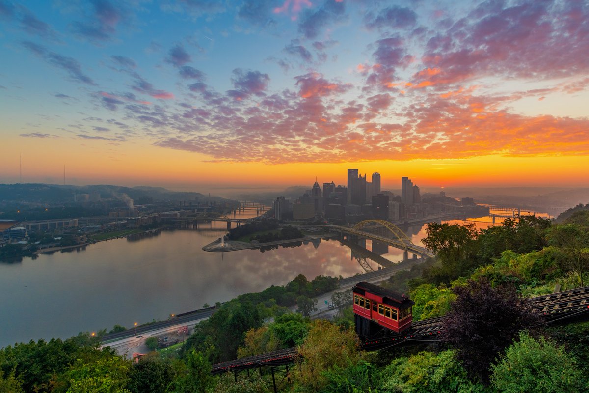 DaveDiCello's tweet photo. This isn't a new image, thought it is one of my favorites of the incline in #Pittsburgh, as it was probably was one of the most colorful sunrises I've seen with the fountain actually on. Just needed to grab your attention for a little thread on my event tomorrow: https://t.co/fo5irzqPOq