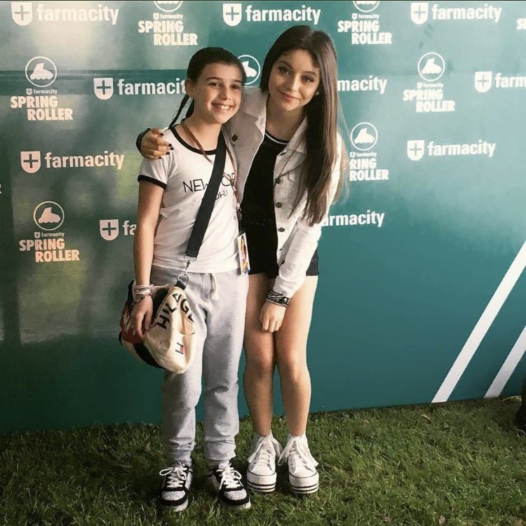 karolsthrowback's tweet photo. September 18, 2016: @karolsevilla with fans at #SpringRoller https://t.co/HdK3HiVEMI