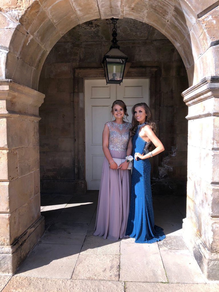 happeee birthday <a href="/karlasinclair_/">Karla</a> 🤍 hope u have the best day celebrating  🥂 catch up drinks soooooon Xxx love you 🥰