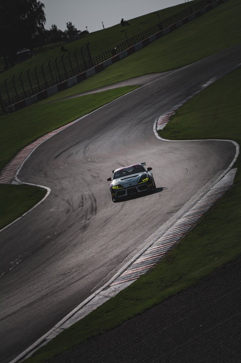 Free wallpaper alert !! 

BTCC star Tom Ingram was an invitational entrant to the Donington round of the GT Cup last weekend. 

This ones on us .. - Ben