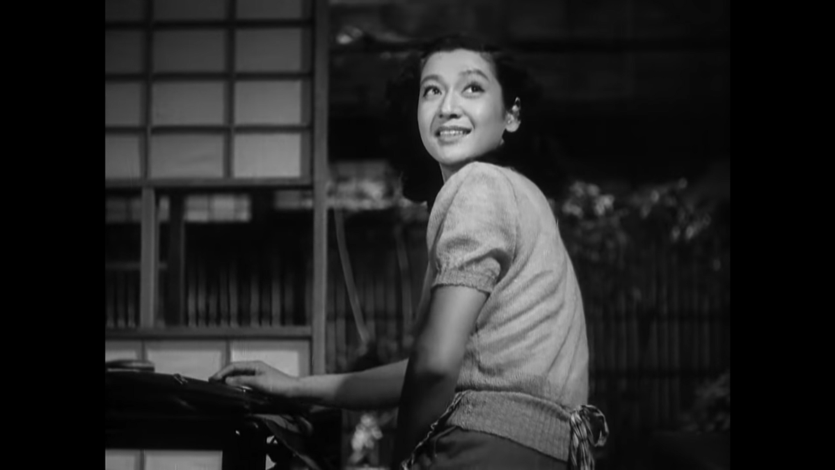 She finally turns to look as she changes the subject, oblivious to her father's almost comical tell. Rather than use a reverse POV, however, Ozu zooms in on his establishing shot.