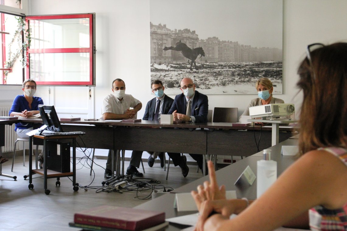 Par leurs projets et leur travail en réseaux, l'équipe éducative de la cité scolaire REP François-Villon (XIVe) s'engage au quotidien pour la réussite de ses élèves : merci à elle pour son accueil et pour ces riches échanges, avec <a href="/AChristine_Lang/">Anne-Christine Lang</a> et @Carine_Petit.