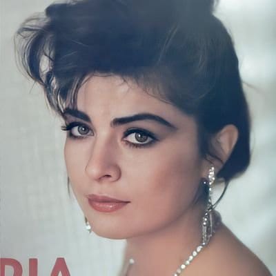 estrilj_Joana10's tweet photo. @victoriaruffo31 feliz viernes para la personita más bella del mundo mundial. Hoy me haré un tatoo a tu honor mi Idola, aunque mi mamá me cuelgue, igual por ti soy capaz de todo... Te Super Adorooo mi Idolaaa, Monnn y Vidaaaa 👑 👑 🖤 🖤 🖤 💋💋💋☘️☘️☘️👸🏻👸🏻👸🏻 @victoriaruffo31 👑 https://t.co/zK9q2TYTh9