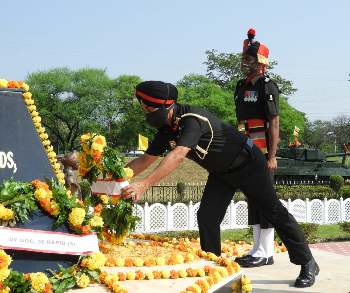 #ShahbaazDivision commemorated 55 glorious years of service to the Nation on 18 Sep 2020. A solemn ‘Wreath Laying Ceremony’ was conducted where  Maj Gen PBS Lamba,  GOC laid wreath on behalf of all ranks to honour the valiant sacrifice of its brave soldiers.
#JaiHind 🇮🇳⚔️🇮🇳🙏💐💐