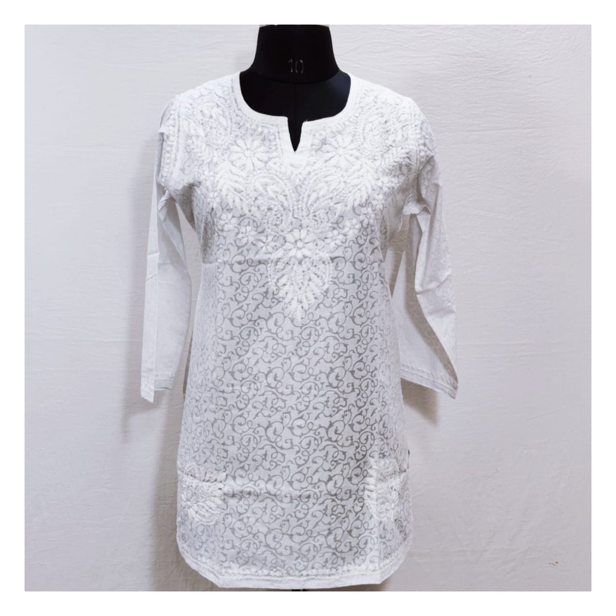 aashiva_fashion's tweet photo. Hand made chikenkari or lucknowi kurta top
#handmade #aashiva #chikenkari #handworked #VocalForLocal #vocal4handmade https://t.co/QEg51bsse5