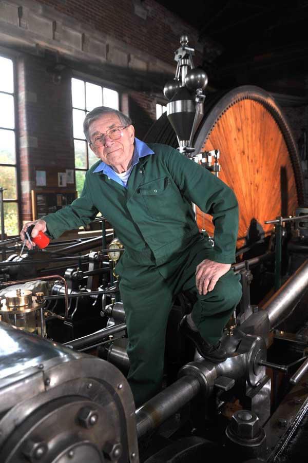 RIP Harry Moore, a true gentleman and friend to many facebook.com/48824787120007…