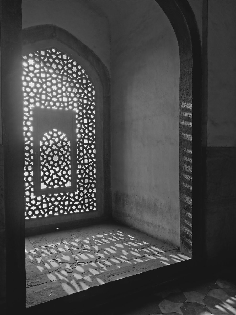 rohetsaini's tweet photo. Doing what I've done number of times, and still I feel awestruck when I do it .. but this time with a sense of regret when intruded 🐦's love making moment.
#ourhistory #whataview #humayunkamakbara #incredibleindia #bahutsundar #dilsedilli #pandemicdiaries #jummekeshaam https://t.co/HFq1rW6h7C