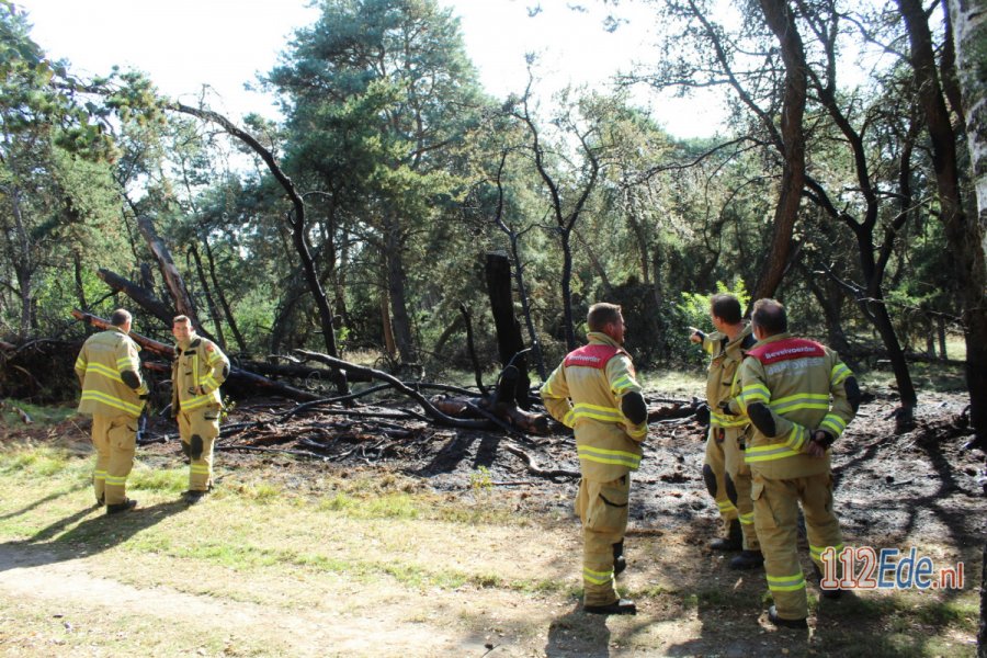 Brandweer rukt groots uit voor natuurbrand in #Stroe. 112Ede.