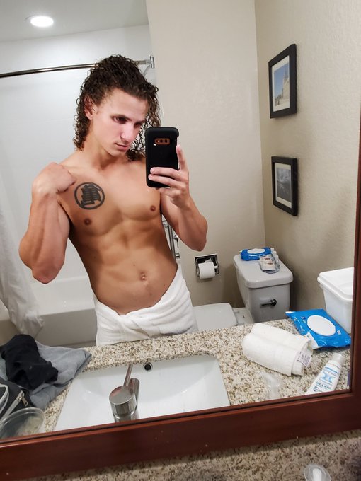 Hotel lighting is my newest addiction https://t.co/3QtRB6UYUd