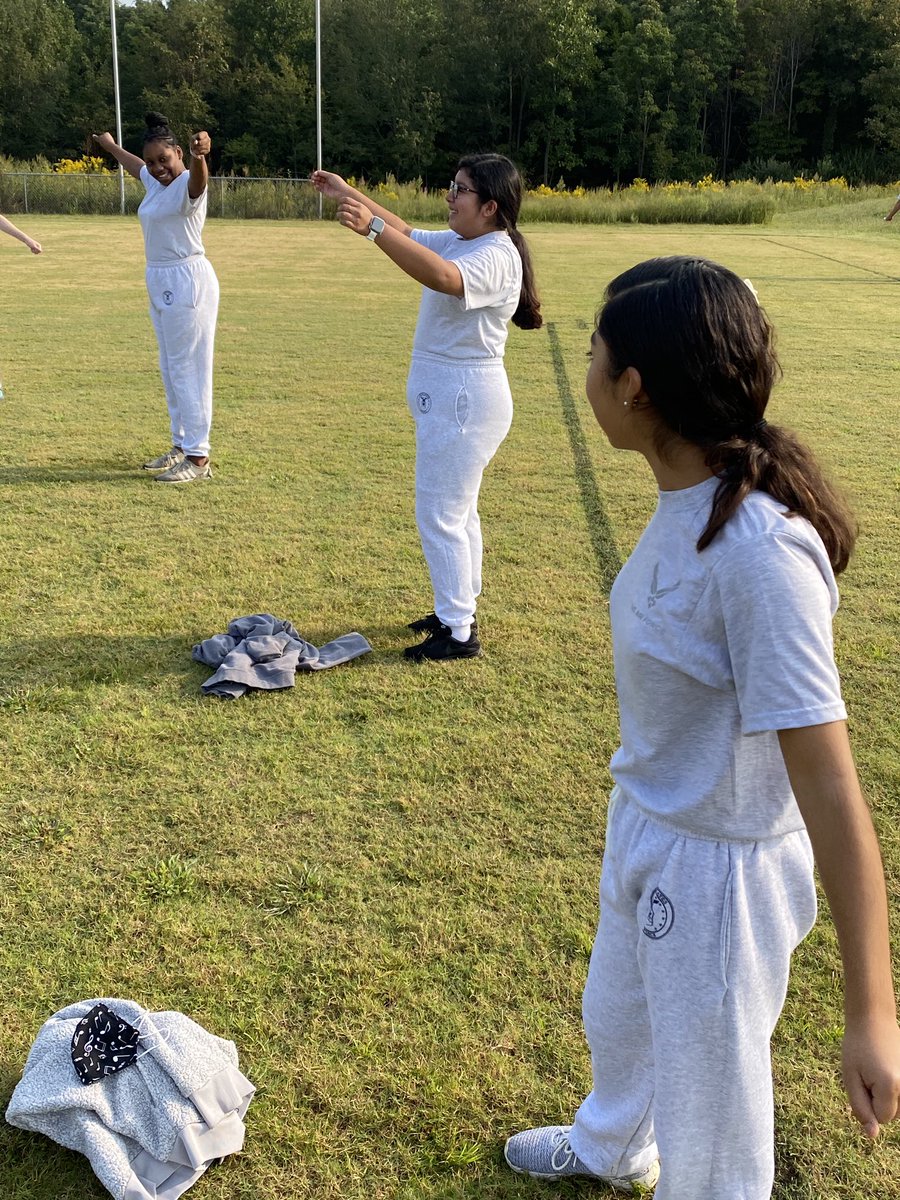 ShsafjrotcC's tweet image. Cadets burned off their Air Force cake calories before they got to actually enjoy it! #PT #goodforyougoodforme