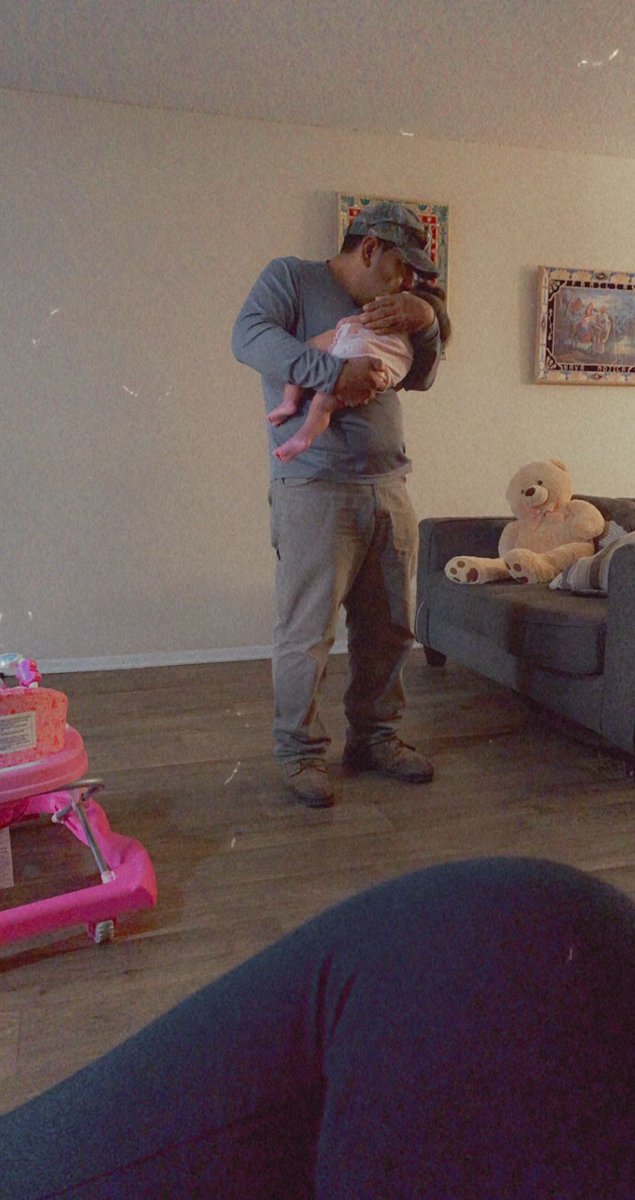 RosieNM12's tweet image. Baby Leia is her grandpas world, he’s living his best life w his granddaughter. It makes my heart happy 🥺
#firstgranddaughter