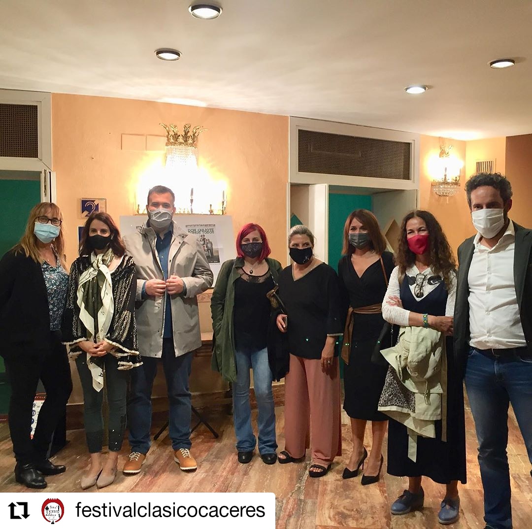 GranTeatro_Cc's tweet photo. Esta noche en nuestra alfombra roja una gran representación institucional apoyando el #teatro y la #culturasegura porque ‘Don Quijote somos todos’ @NuriaFloresRed @Lsalaya #tonialvarez @soypersona21 @andresliceran @JuntaEx_Cultura @Ayto_Caceres @DiputacionCC https://t.co/4KrPC8n280