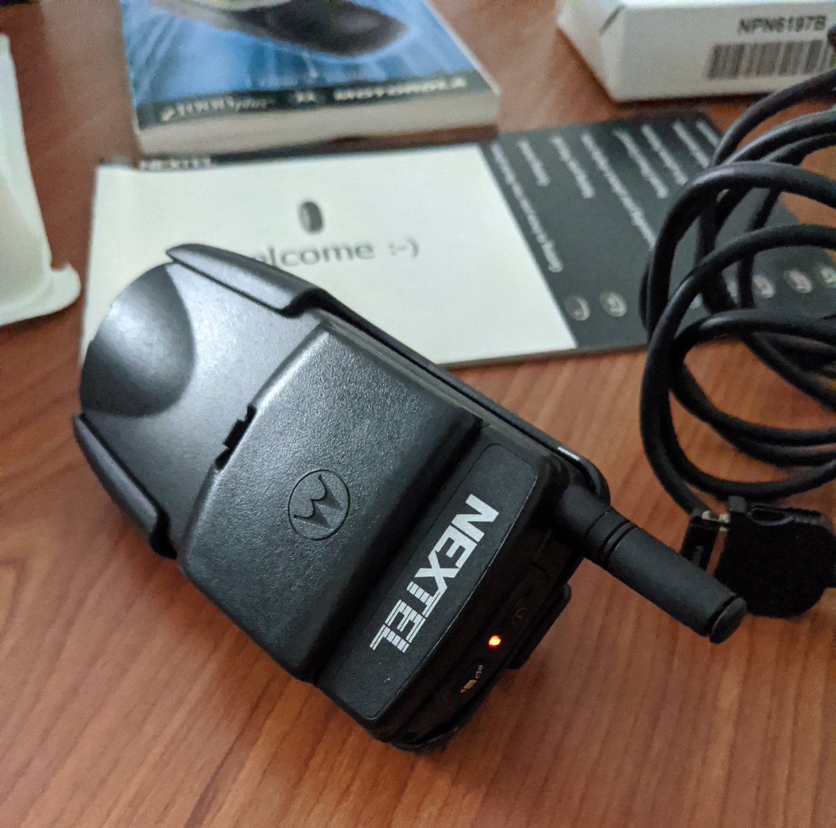 MobileKeepers's tweet photo. NEXTEL Motorola i1000 plus 
ESMR UHF 800 MHz/iDEN 800 MHz
Released in 1999
3/3 Two-way-radio Private mode, Group mode, Internet micro browser, E-mail access
#nextel #motorola #moto #retrotech #retrophone #cellphone #usa #canada #mobilekeepers #phonekeepers https://t.co/EZy3e2Dfit