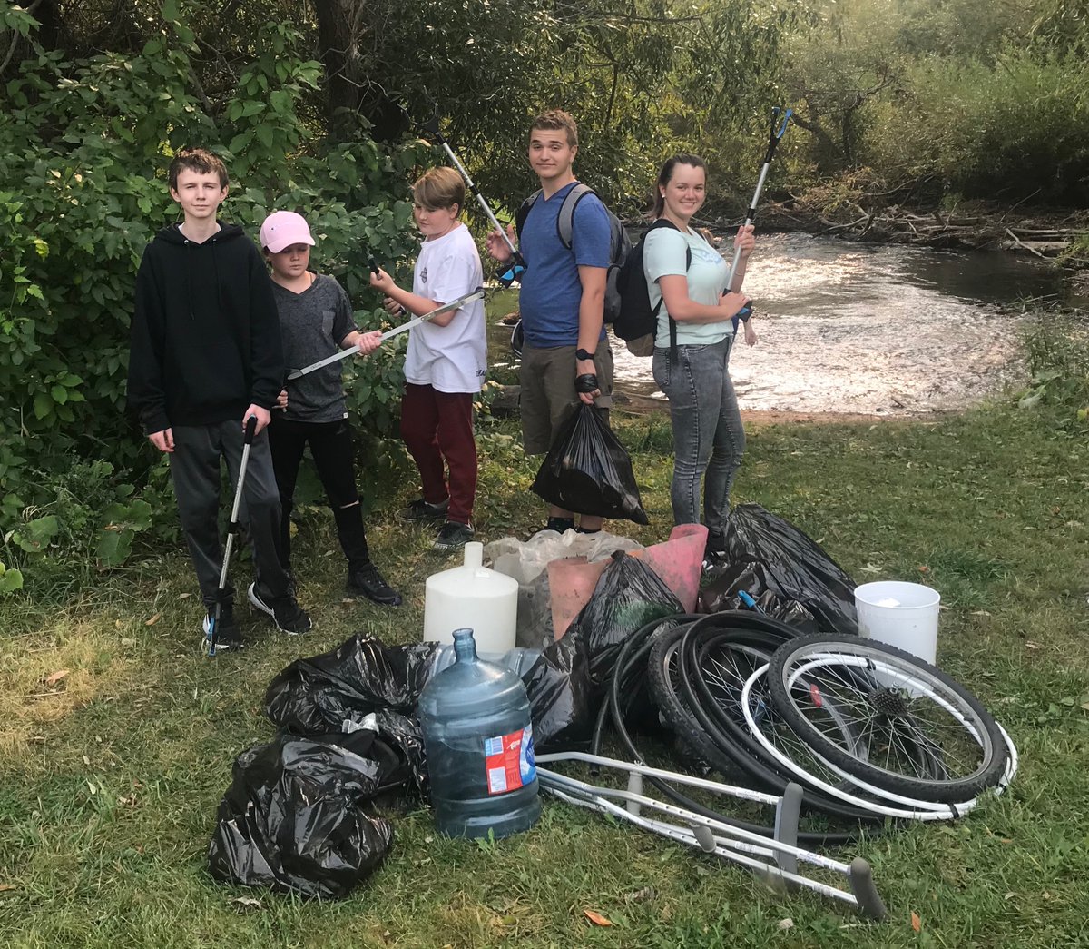 AIAO Wetland cleanup crew! A never-ending pursuit, but our students enjoyed being able to clean up a space where we play and learn often! 

🌿🌎
#SD22 #inquirylearning #wetlands #outdooreducation #adventureeducation
