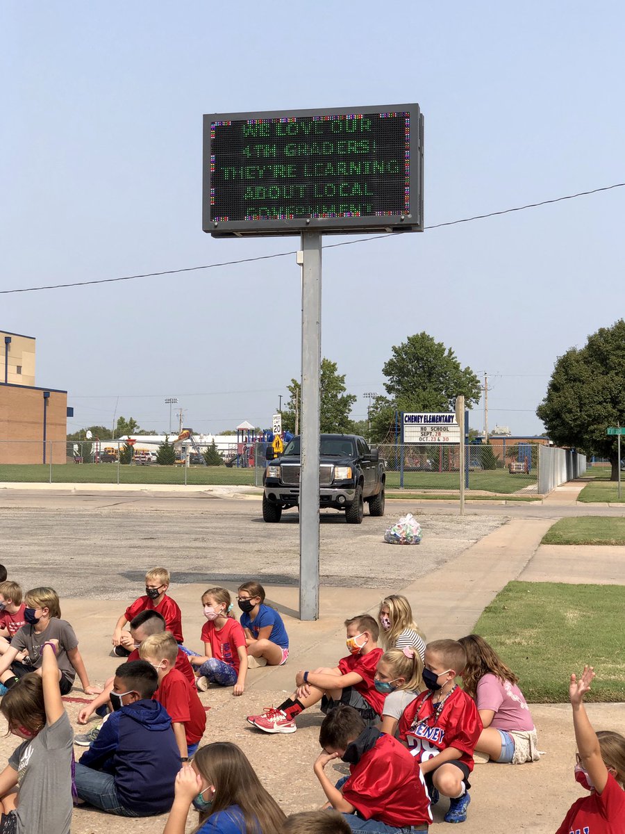 ThisLaurieJo's tweet image. We love how the Cheney community supports our schools @CheneyElem @PaulaSears14 #4thGrade #SocialStudiesRocks  #LocalGovernmentUnit