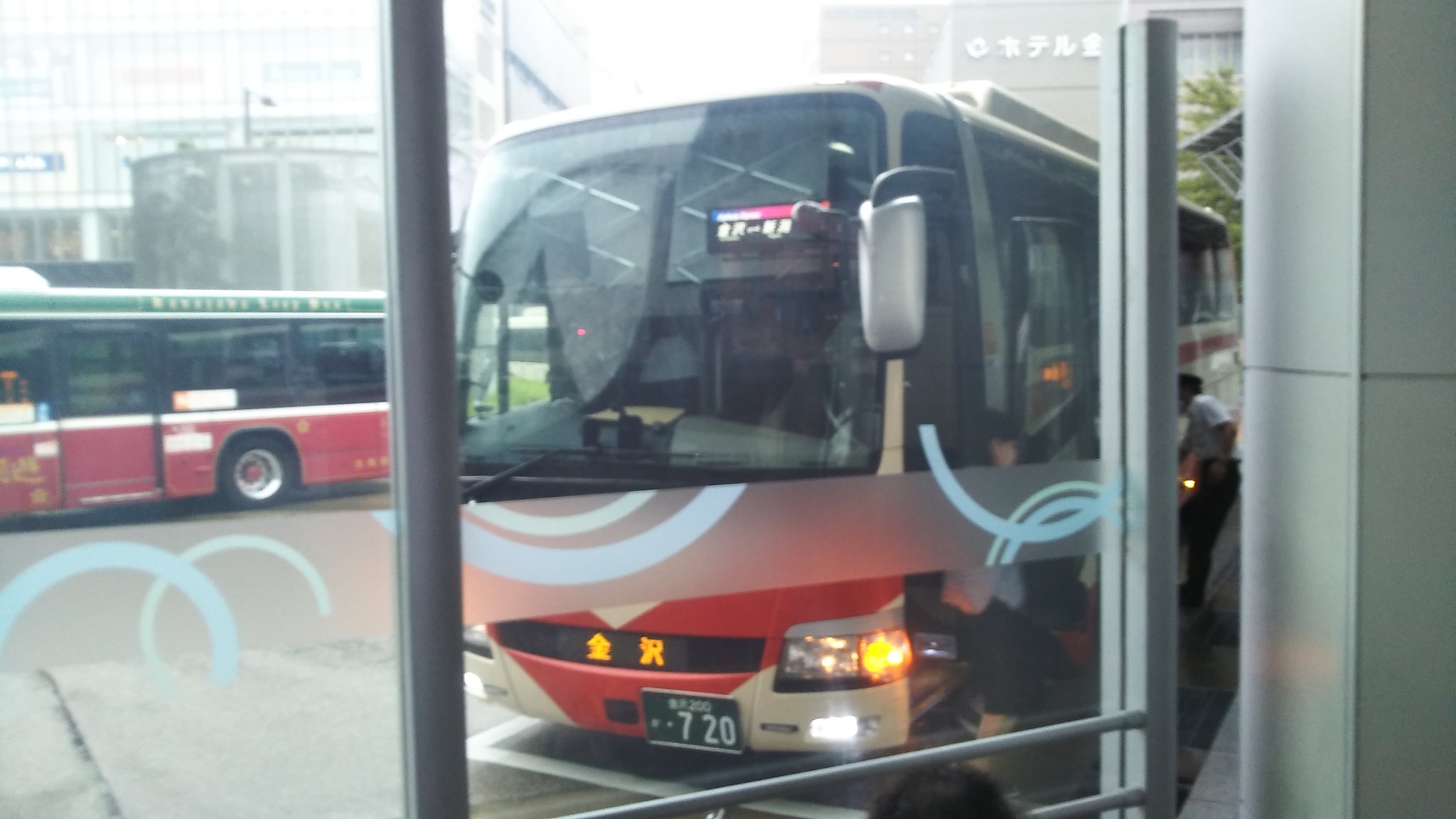 いではじめ1 2 9月18日金沢駅東口 兼六園口 高速バス 10番のりば到着 新潟万代バスセンター 新潟駅 金沢駅東口 兼六園口 北陸鉄道バス 金沢0か7車 38 393号車 北陸鉄道 北陸鉄道バス 北鉄高速バス 高速バス新潟金沢線 T Co Brhtb915io