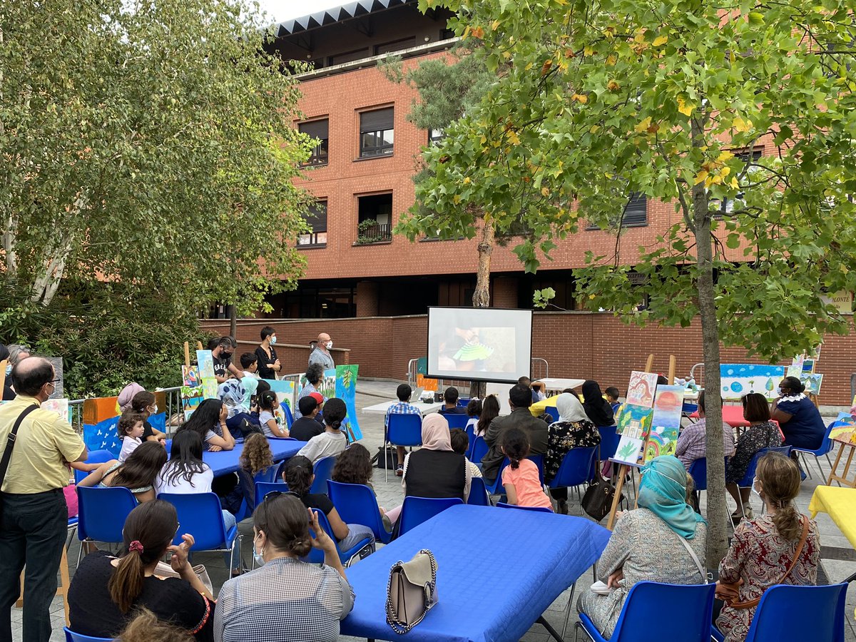 MZeghouf's tweet image. Deux beaux vernissages ce soir. A @villedegrigny91 d’abord autour de la fresque de SETH au cœur de la Grande Borne. Une belle invitation au rêve et au voyage. A @VilledEvryCourc ensuite aux côtés des enfants et parents d’Evry-Sud et de leurs œuvres travaillées cet été. Fier !