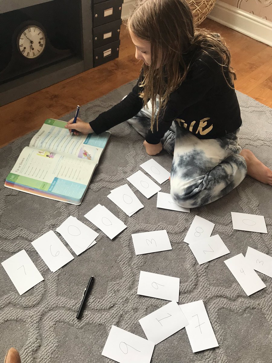 KellyKNoel's tweet photo. 📚📏Friday homeschooling lesson in rounding! 🏫 🍎 https://t.co/218yjbmWDF