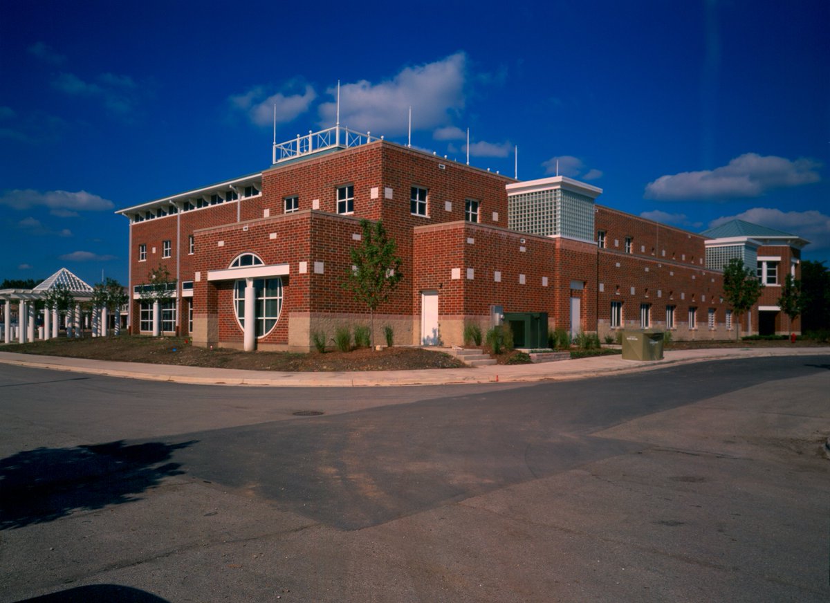KluberInc's tweet photo. Throwing it back to when we renovated and expanded the Eola Road Branch of @APLibraryIL!  📚

While we love all of the additions to the library, we're partial to the front side where an octagonal entrance was included to provide a clear view of the library from Eola Road. https://t.co/bYFXw3uCoe