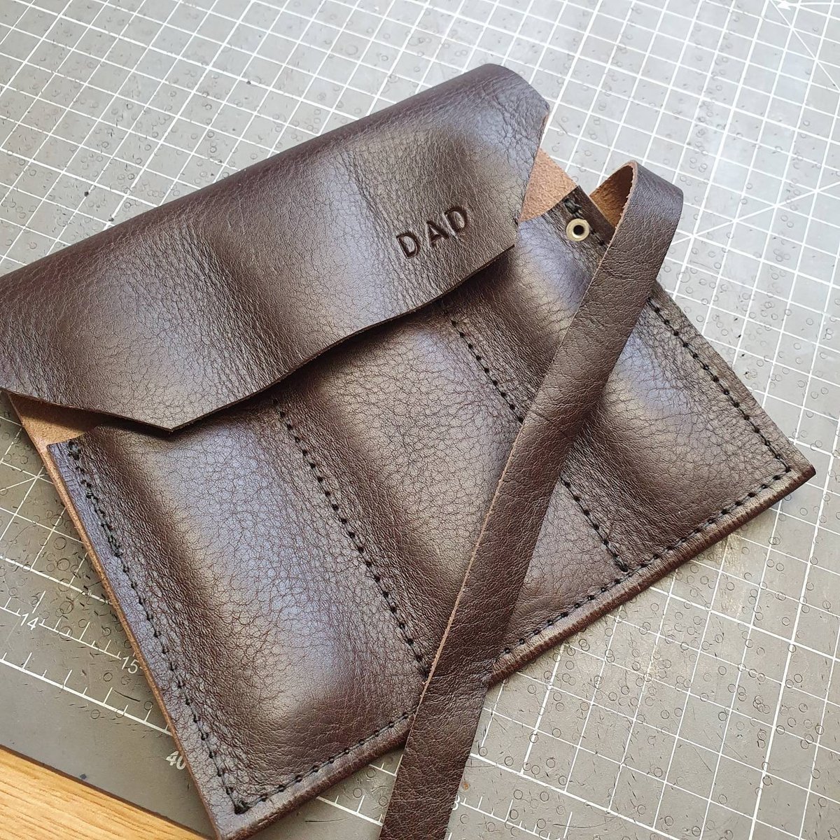 SandraPoppys1's tweet image. Mini tool pouch, leather Pen pouch, Teacher gift tuppu.net/b7520714  #PocketTools