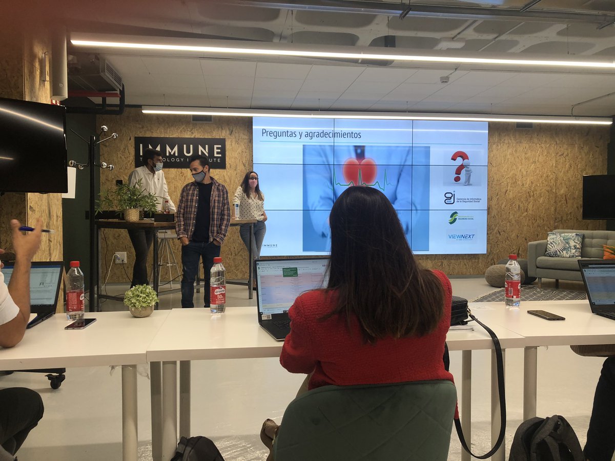 mvillasolmeda's tweet photo. Hoy clausurando el Master de datascience en @immuneinstitute con las presentaciones al jurado de @Endesa @Iberia @viewnext @IBM_ES y @awscloud_es. Estupendas presentaciones! https://t.co/rq48ETE76s