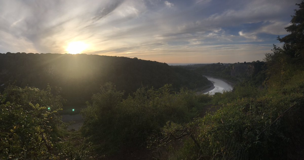 RossOpie's tweet photo. Running into the Gorging sunset and the weekend πββοΈπ
π #avongorge #sunsetrunners #endorphins #fridaynightviews https://t.co/Lgz7DC2Nqv