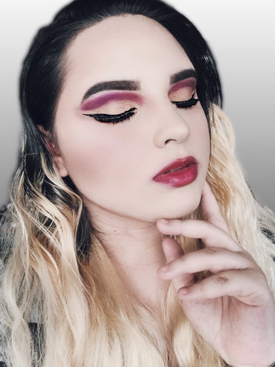 Jessy7Oliveira's tweet photo. NΓ£o sou muito boa com Cut Crease, mais eu tenteiππ
#make #makeup #maquiagem #maquiagembrasil #beleza #beauty #love #maquiadora #challenge #universodamaquiagem #loucaspormaquiagem #hudabeauty #makerosa #moda #batom #marimariamakeup #marimaria #happy #cutecrease #lifestyle https://t.co/rwVlk4HCkk