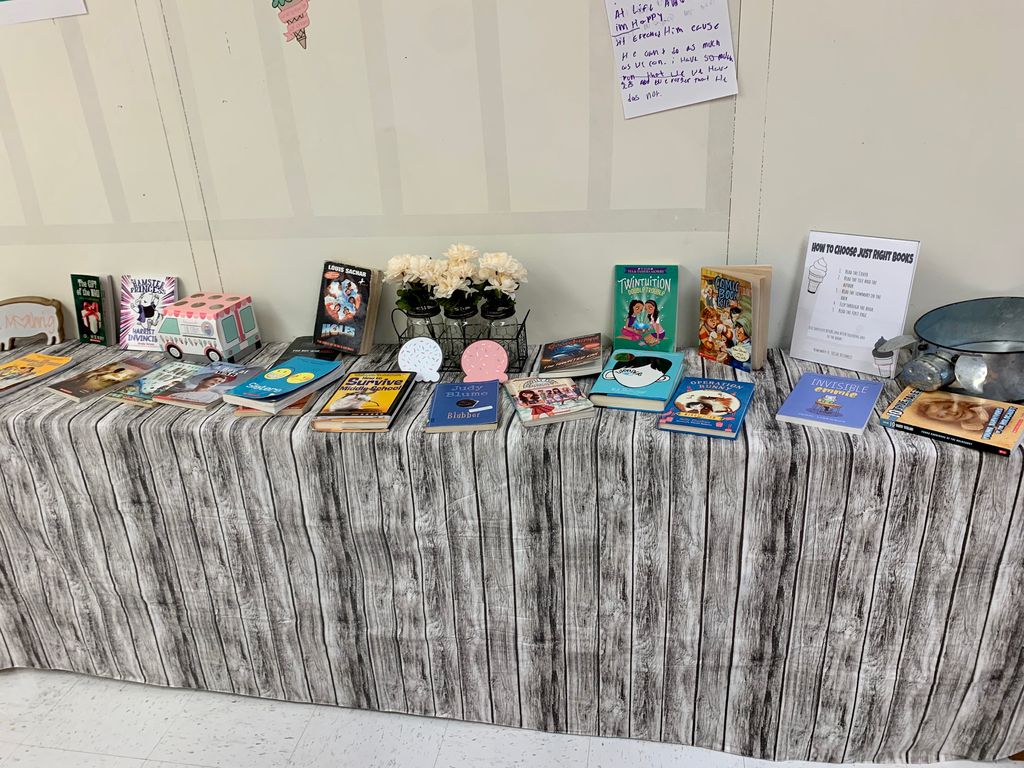 AJBriesemeister's tweet photo. Mrs. Moehrig, 6th grade ELAR, hosts an ice cream themed “Book Tasting” to encourage readers to find their JUST RIGHT book. #AbookInEveryHand #AJBisThePlace2Be https://t.co/9NfGCklYKK