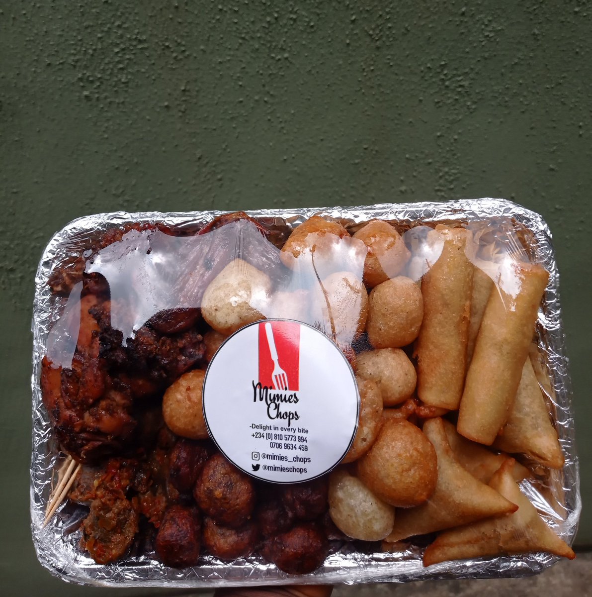Mimieschops's tweet photo. No better way to unwind this weekend than with enjoy yourself with a tray of delicious small chops 😋😍
.
We are taking orders for tomorrow
.
Send a DM call or WhatsApp 08105773994 to order https://t.co/oCbxEhzicZ