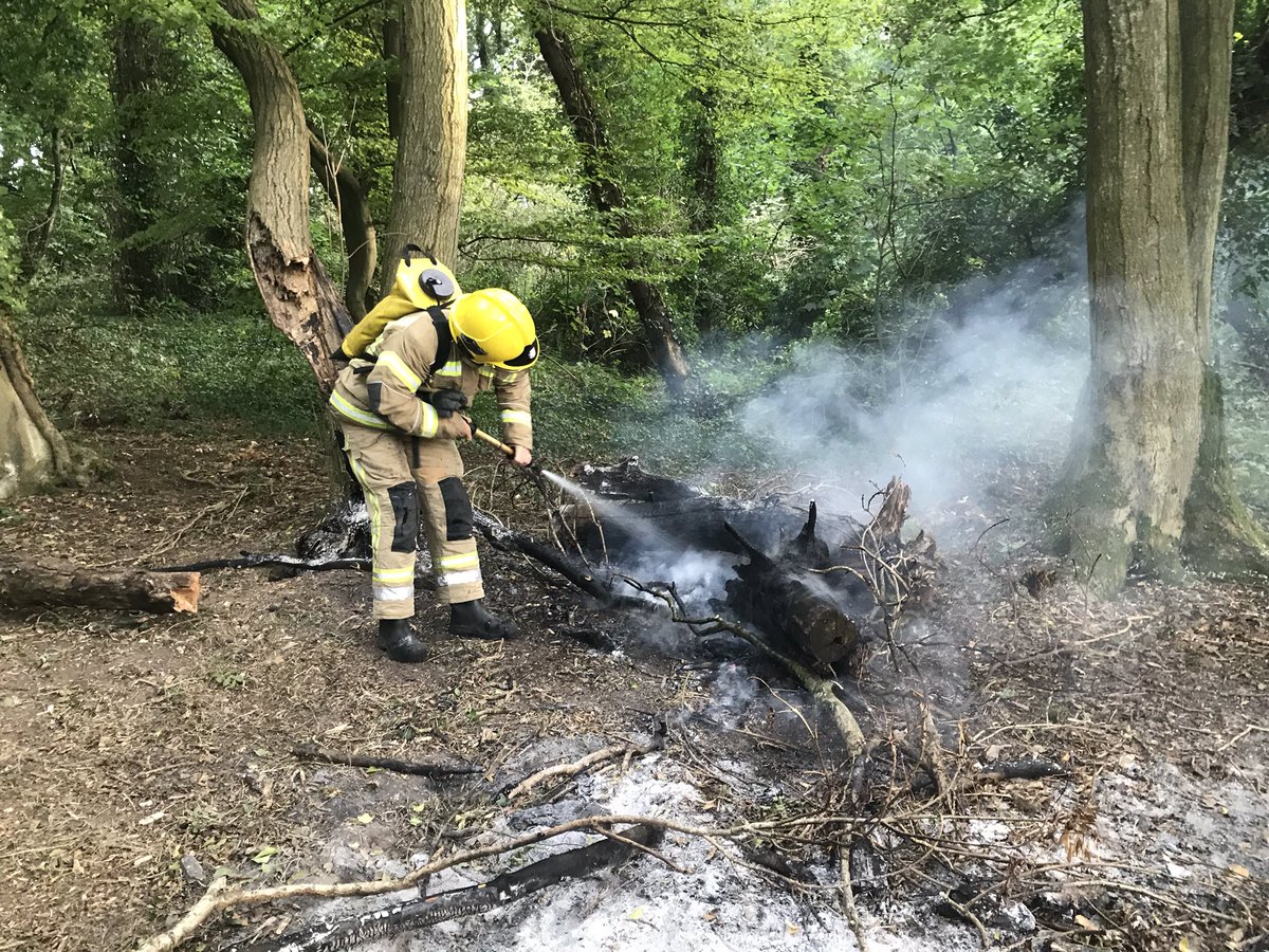 AFRSPatchway's tweet image. A small fire in the woods meant a bit of a walk with our aqua pack this evening to put it out. Please be mindful of how quickly fires like this can spread!
