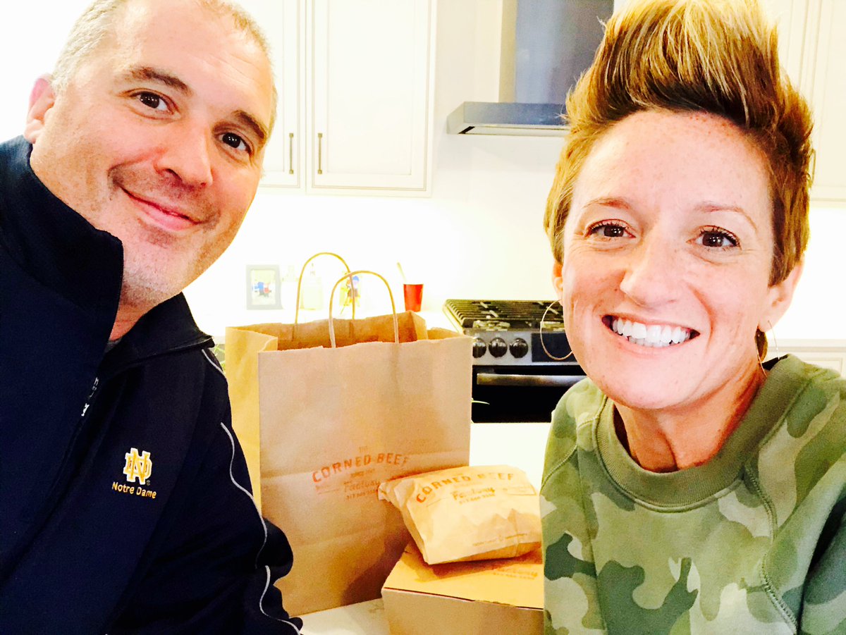 nowirehangersev's tweet photo. Hands down the best part of virtual learning.💻
Having lunch with my #1 on Fridays. 💛
#nowirehangersever #cornedbeeffactory #friYay #delish #pastramionrye https://t.co/wZSdEn4zjD