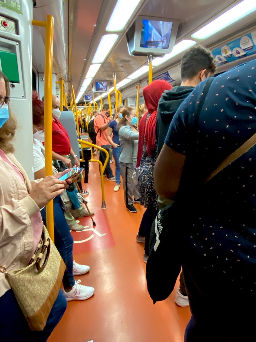 fany_prz's tweet photo. Virus o vacuna dice...
Yo como tengo que ir en metro a trabajar entiendo que elijo virus no?
@ComunidadMadrid @metro_madrid https://t.co/tGGdJcPlti
