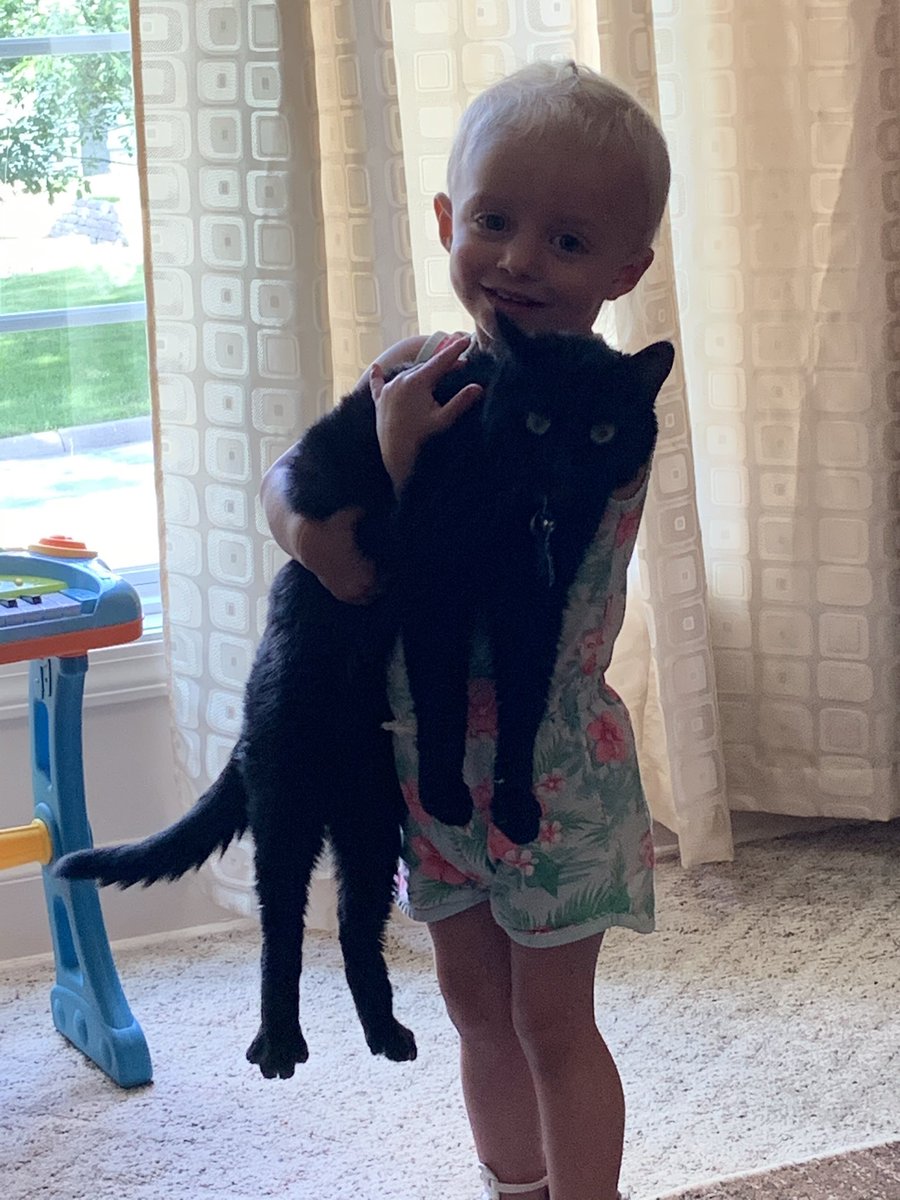 Ambercella's tweet photo. @NikkiSixx My lil princess has her own bottle and kitty. ❤️🤘🏻 https://t.co/KLspIoSLVA